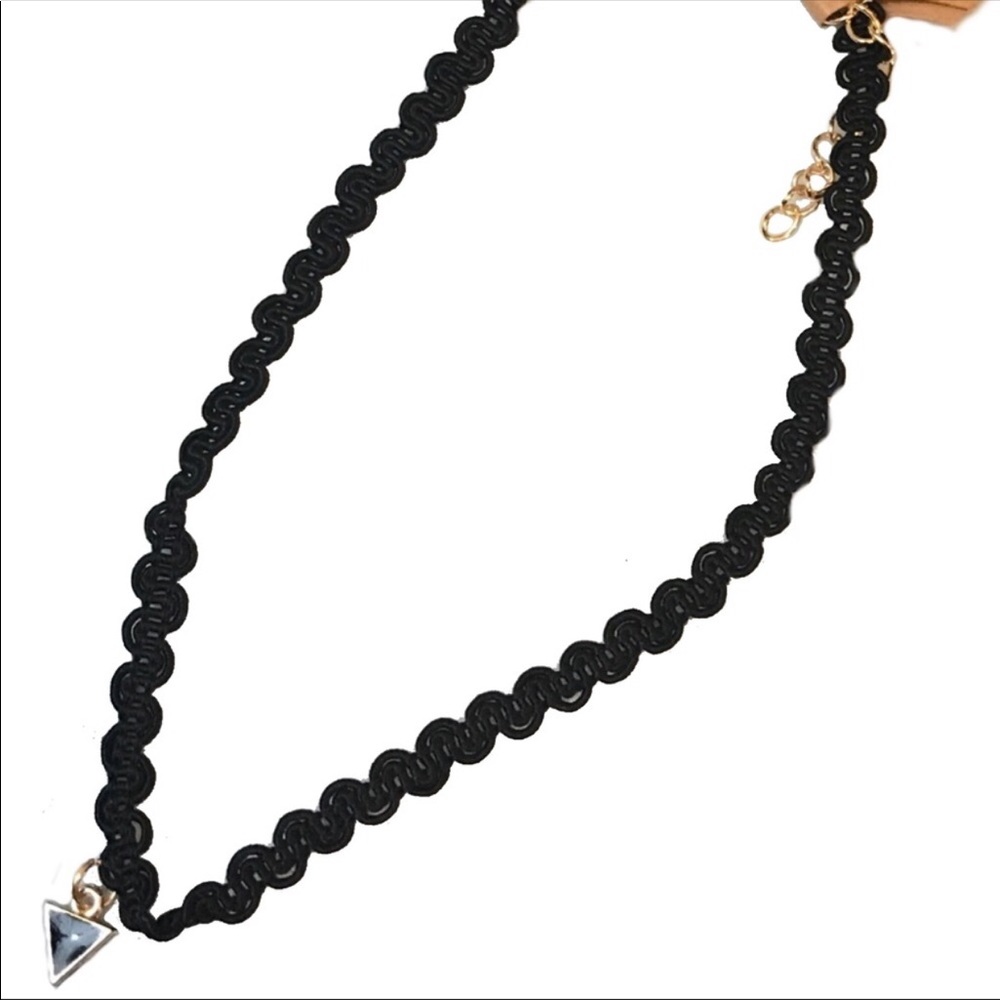 NWT Lace Choker w Triangle Pendant